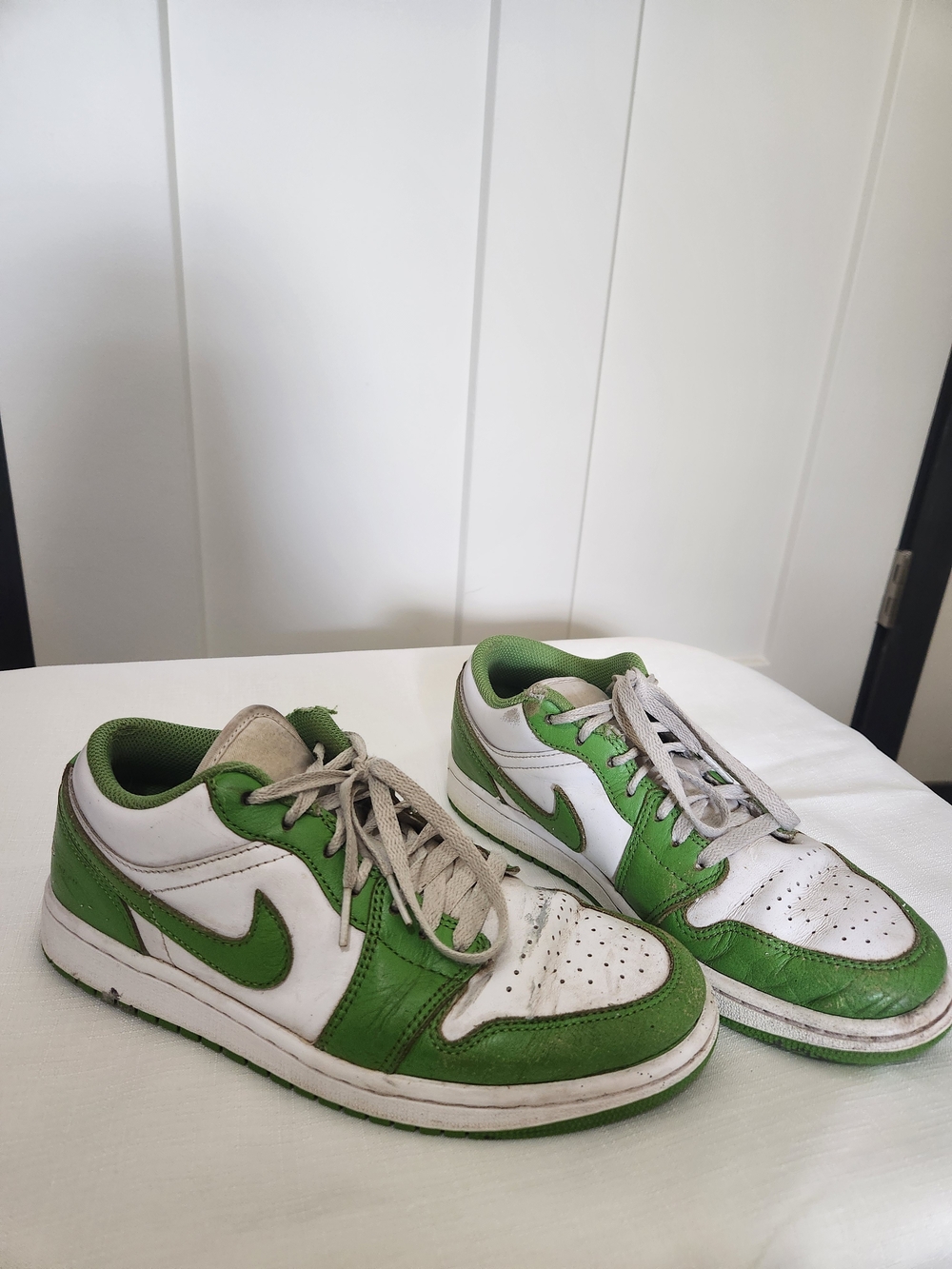 Nike Air Jordan 1 Low SE in Chroropyll And White. Mens Size 7